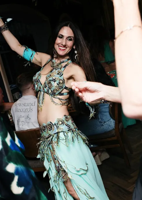 Belly dance performance glasgow

                                             