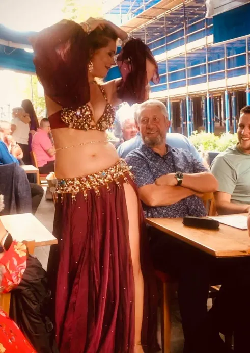 Evening dining with live entertainment Glasgow